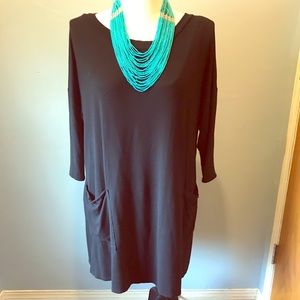Black 3/4 length top